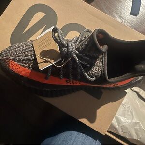 Brand new yeezy 350 v2 boost size 9.5 w receipt